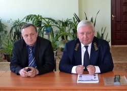 Головний державний інспектор територіального управління охорони праці в м. Умань та Уманського району Олександр Підгорний і начальник Державної інспекції нагляду за промисловою безпекою та охороною праці Держгірпромнагляду в Черкаській області Юрій Гайдайчук
